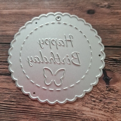 DIE / TROQUEL - TAG REDONDO HAPPY BIRTHDAY CON MARIPOSA QUEDA EN RELIEVE - comprar online
