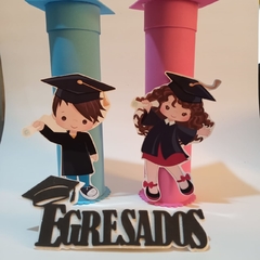 DIE / TROQUEL - EGRESADOS CON GORRO - TEXTO -PALABRA en internet