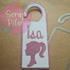 DIE / TROQUEL - CARTEL PARA COLGAR EN LA MANIJA DE LA PUERTA CON BASE - en internet