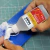  Recomendada para trabalhos artísticos, especialmente em EVA, isopor, papel, papelão, tecidos, esponjas, cortiças, madeiras, etc. Especificações: - Certifique-se de que as superfícies a serem coladas estejam limpas, secas e livres de oleosidade - Aplique 