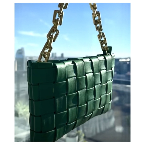 Clutch Trama Bold