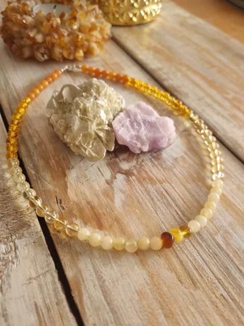 Gargantilla cristales amarillos