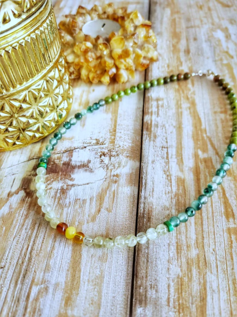 Gargantilla cristales verdes y ámbar báltico - comprar online