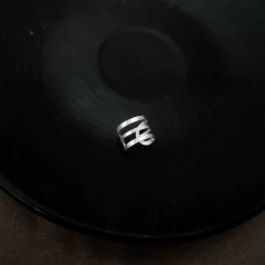 Fake Piercing Triplo na internet