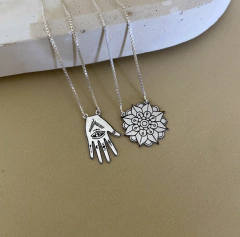 Escapulário Mandala Flor com Mão e Olho Místico 60cm na internet