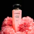 Frasco do perfume feminino La Rive Miss Dream Pink EDP 100ml rodeado por flores cor-de-rosa
