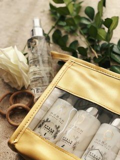 KIT BODY SPLASH COM NECESSAIRE TRATAMENTO CAPILAR + ELÁSTICOS PARA CABELO GRÁTIS