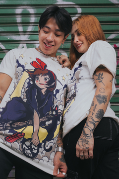 Camiseta Jovem Bruxa na internet