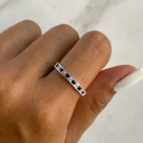 anillo medio sin fin con cubics blancos y negros (cod an408)