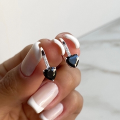 aros brizura con cubic corazon negro y blancos (cod ar421)