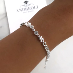 pulsera con mariposas, flores y cubics en internet