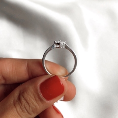 Anillo con cubics engarzados en internet