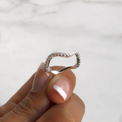 anillo onda con cubics (cod an309) - comprar online