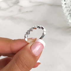 anillo medio sin fin corazones con cubics (cod an323) - tienda online