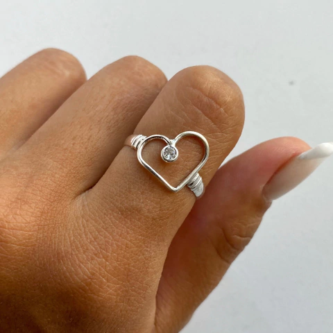 anillo corazon calado con cubics (cod an397)