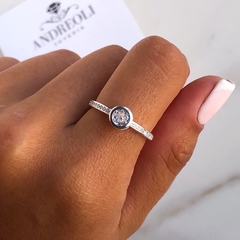anillo cubic blanco medio sin fin