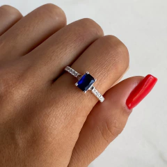 anillo medio sin fin con cubic central azul (cod an364)