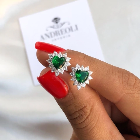 aros cubic corazon verde y cubics blancos (cod ar165)