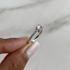 Anillo medio sin fin con centro cubic (cod an578) en internet
