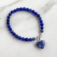 pulsera de agata azul 5mm con dije corazon de lapislazuli (cod p206)