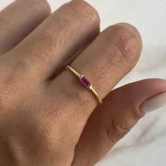 Anillo cubic carre fucsia de plata gold (cod an447)