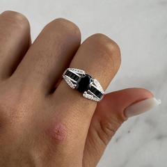 anillo diseño con cubics blancos y negros baguette y ovalo (cod an723) en internet