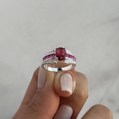 anillo diseño con cubics blancos y rosas baguette y ovalo (cod an724)