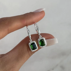 aros brisura con dije colgante cubic verde y blancos (Cod Ar796)