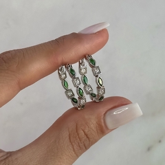 argollas diseño con cubics blancos y verdes (Cod Ar800)
