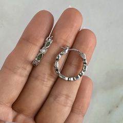 argollas diseño con cubics blancos y verdes (Cod Ar800) - ANDREOLI JOYERIA 