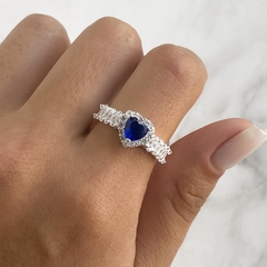 anillo medio sin fin centro cubic corazon azul con cubics blancos (cod an480)