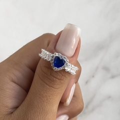 anillo medio sin fin centro cubic corazon azul con cubics blancos (cod an480) en internet