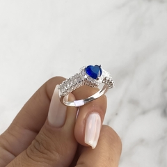 anillo medio sin fin centro cubic corazon azul con cubics blancos (cod an480) - comprar online