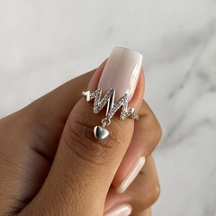 anillo ritmo cardiaco con dije corazon y cubics (cod an589)