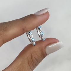argollas con ojos celestes y cubics (Cod Ar764)