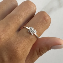 anillo centro mariposa con cubics (Cod an517)