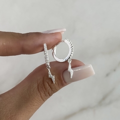 argollas con cubics y dije rayo (cod ar905)