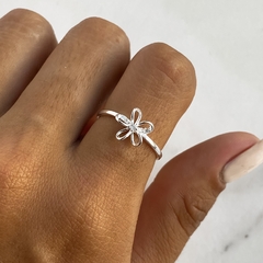 anillo regulable centro flor con cubics (cod an557)