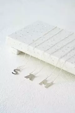 Cadena con letra imprenta - comprar online