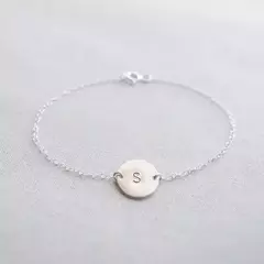 Pulsera centro Medalla con inicial grabada
