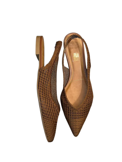 Sapatilha aberta atrás (Slingback)