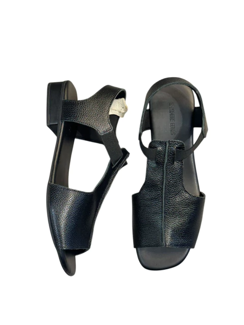 Sandália Feminina de Couro com Salto Baixo