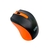A imagem mostra um mouse de computador sem fio preto com a marca “OEX” impressa na parte inferior, onde a palma da mão do usuário repousaria. O mouse possui dois botões e uma roda de rolagem no centro, características padrão para esses dispositivos. Esta 
