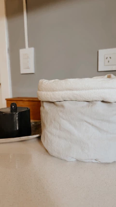 Cesto contenedor gris perla y crudo - Jota de Naz