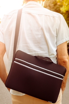 Maletin Porta Notebook 14/15.6" Neoprene con Bolsillo al frente Negro - comprar online