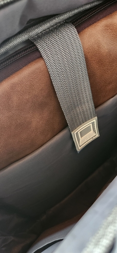 Imagen de Mochila Porta Notebook 15.6 Eleven Gris