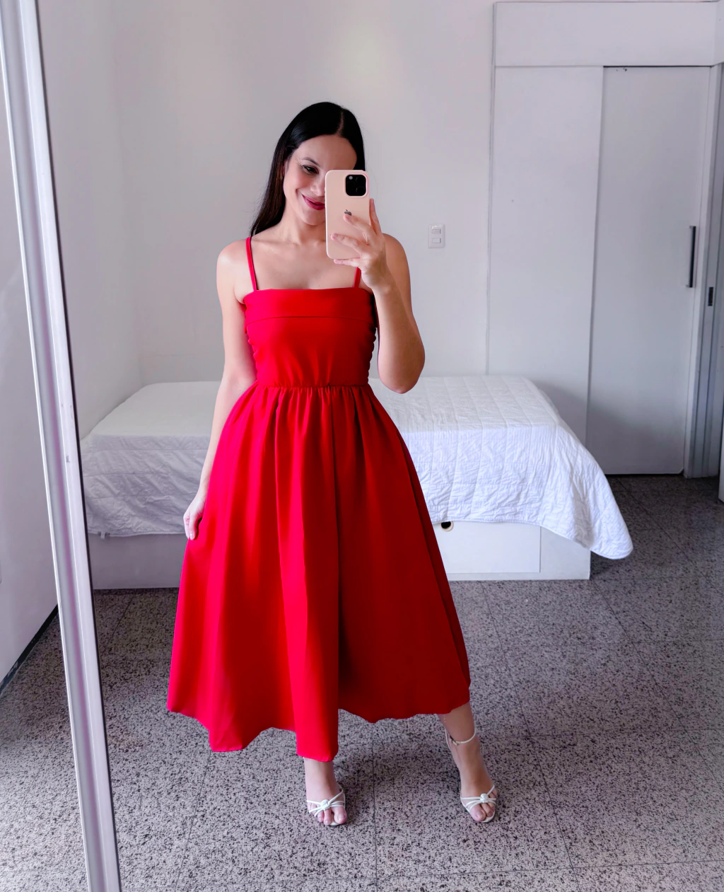 Vestido Maite Vermelho, midi de alcinha com saia rodada