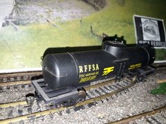 B197 - Vagao Tanque curto RFFSA - Ref. 2032 Frateschi - Produto fora de catalogo - com kadee - Brechó  Juca  Férreo  -  Prod. Usados Produtos " Fora de Catálogos " & Novos