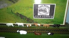 D380-5 - Figuras de Bois e Vacas - Lote com 05 unidades - Pintados a mao - Produto Novo