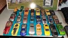 K1021 - Lote com 40 carrinhos - hot wheels, matchbox e outros - varias escalas, - Produtos usados, vendido no estado.